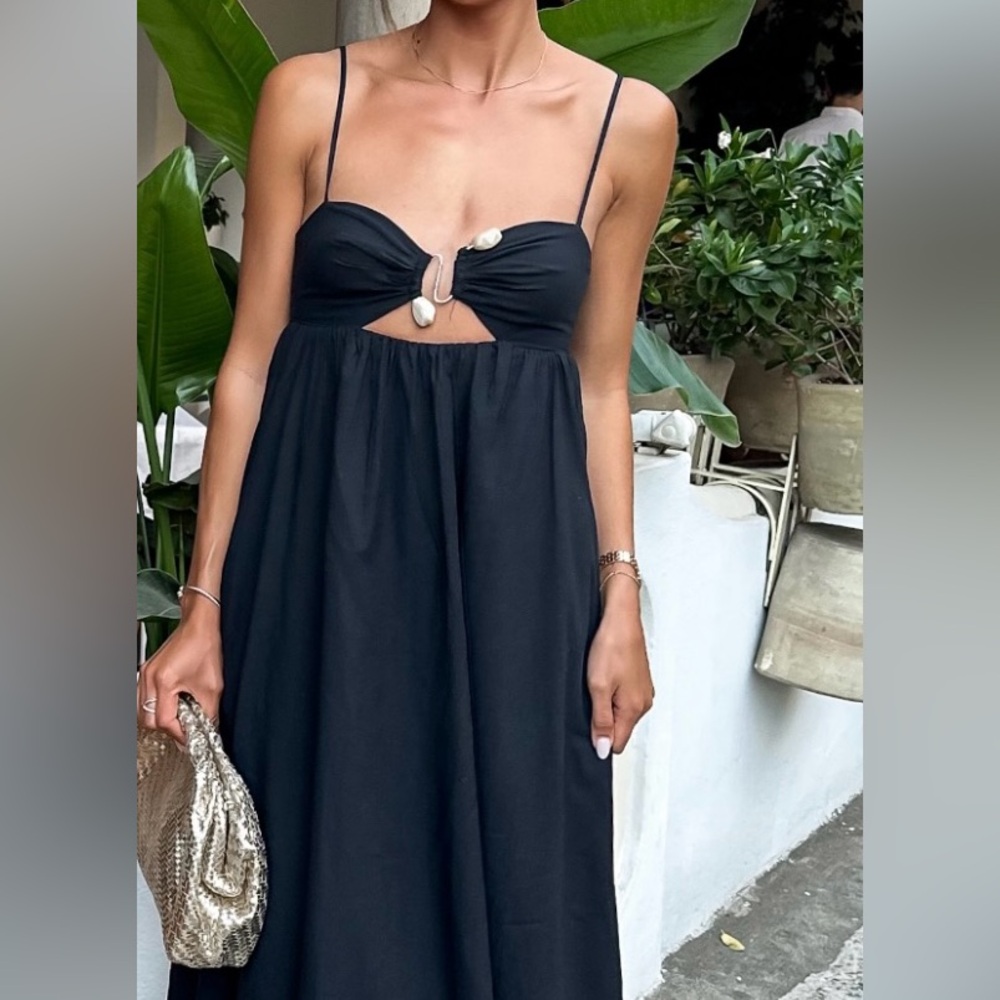 Elegant Black Maxi Dress - Picture 2 of 5